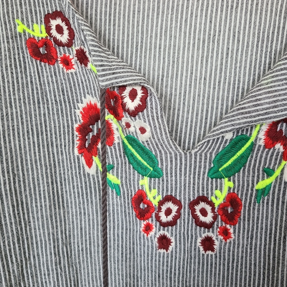 Flower Embroidered Top - Picture 2 of 2